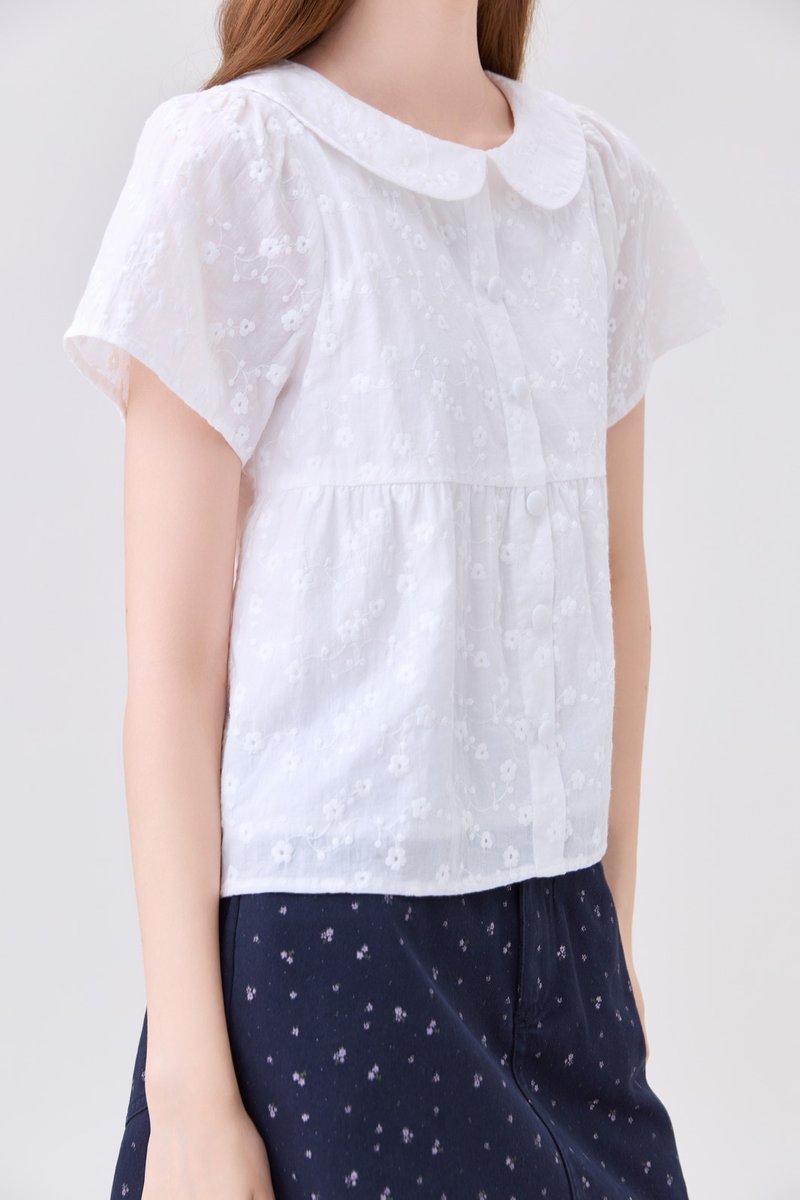 Solene Embroidered Peterpan Collar Top In White