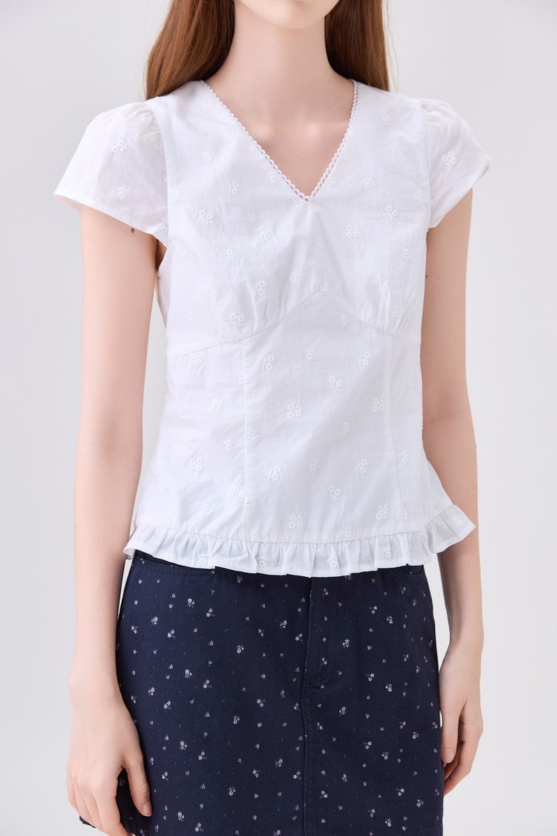Avenelle Ruffle Hem Top In White