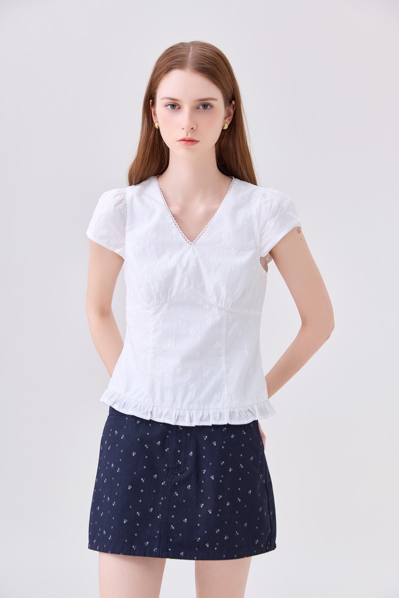 Avenelle Ruffle Hem Top In White