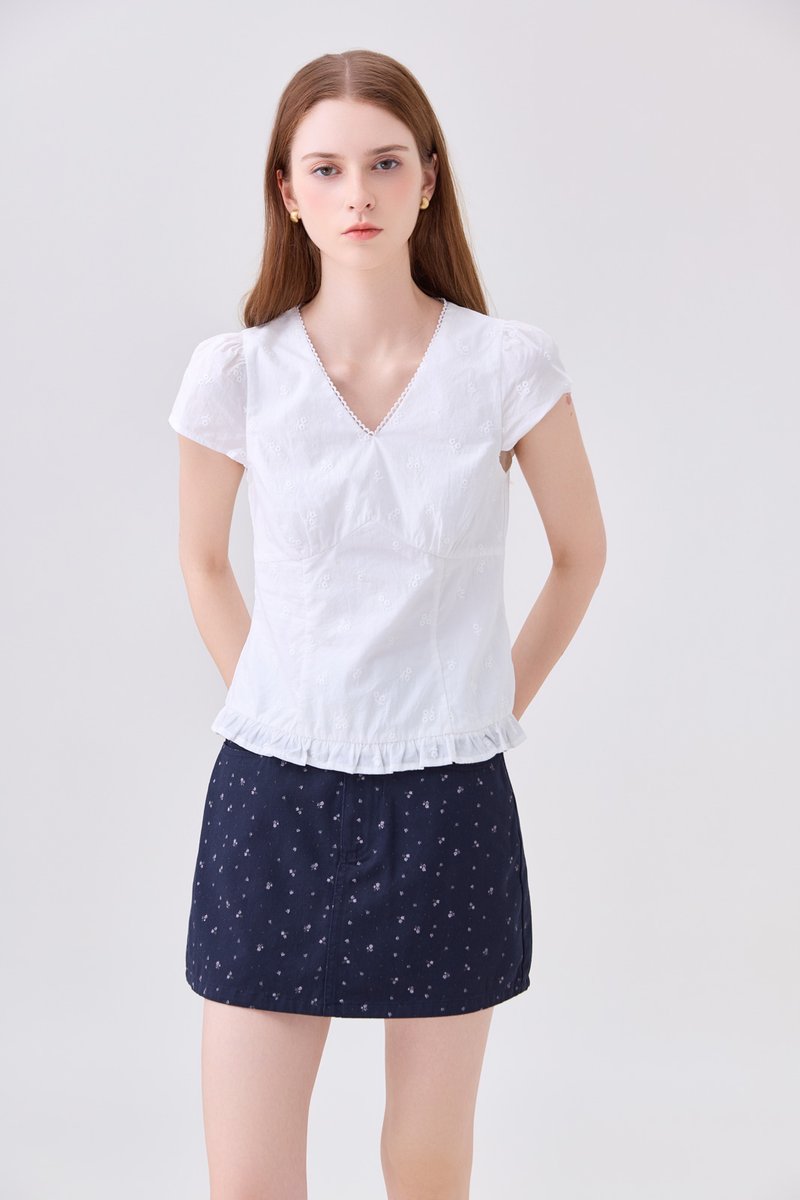 Avenelle Ruffle Hem Top In White
