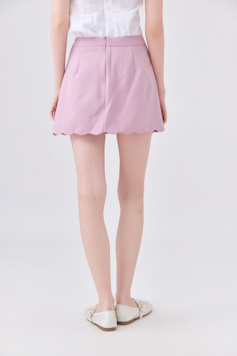 Zelie Staple Scallop Hem Skort In Pink
