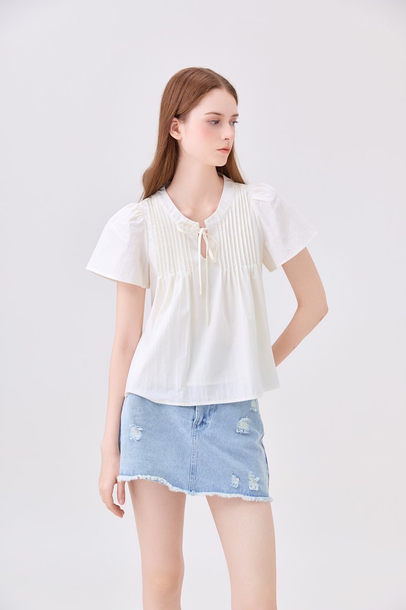 Journee Pintuck Ribbon Top In Cream