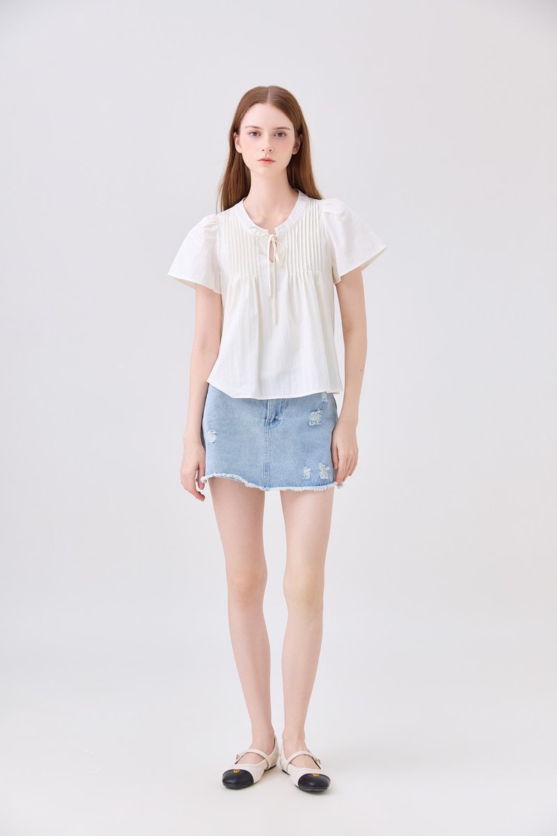 Journee Pintuck Ribbon Top In Cream