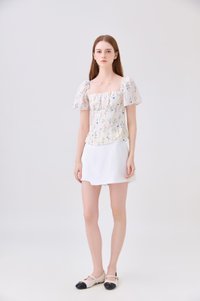 Klarity Floral Ruched Top In Cream