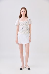 Klarity Floral Ruched Top In Cream