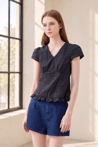 Avenelle Ruffle Hem Top In Black