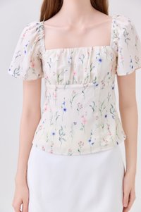 Klarity Floral Ruched Top In Cream