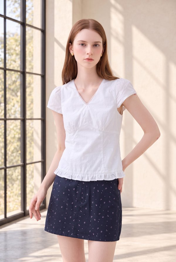 Avenelle Ruffle Hem Top In White