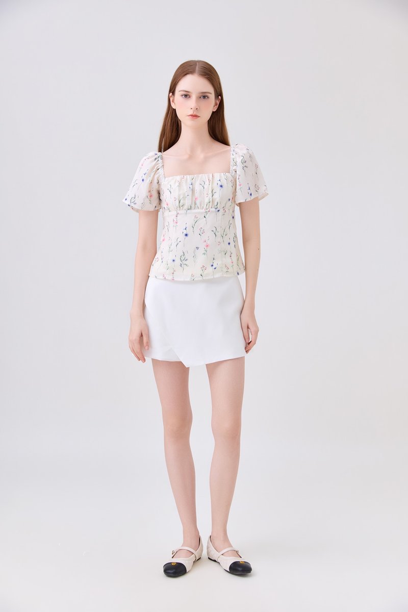 Klarity Floral Ruched Top In Cream