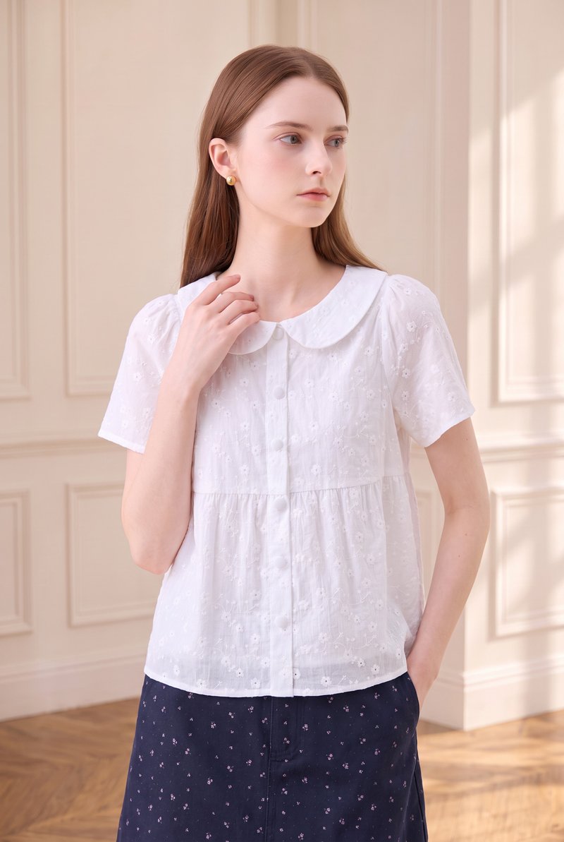 Solene Embroidered Peterpan Collar Top In White