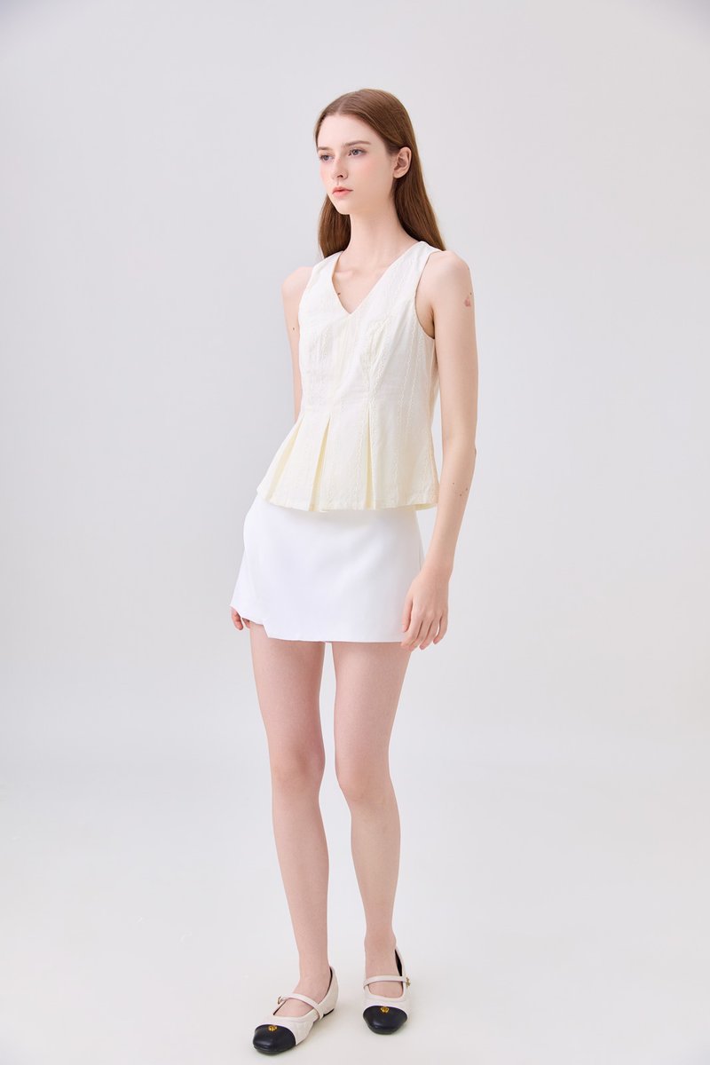 Leonette Eyelet Pleated Top In Cream