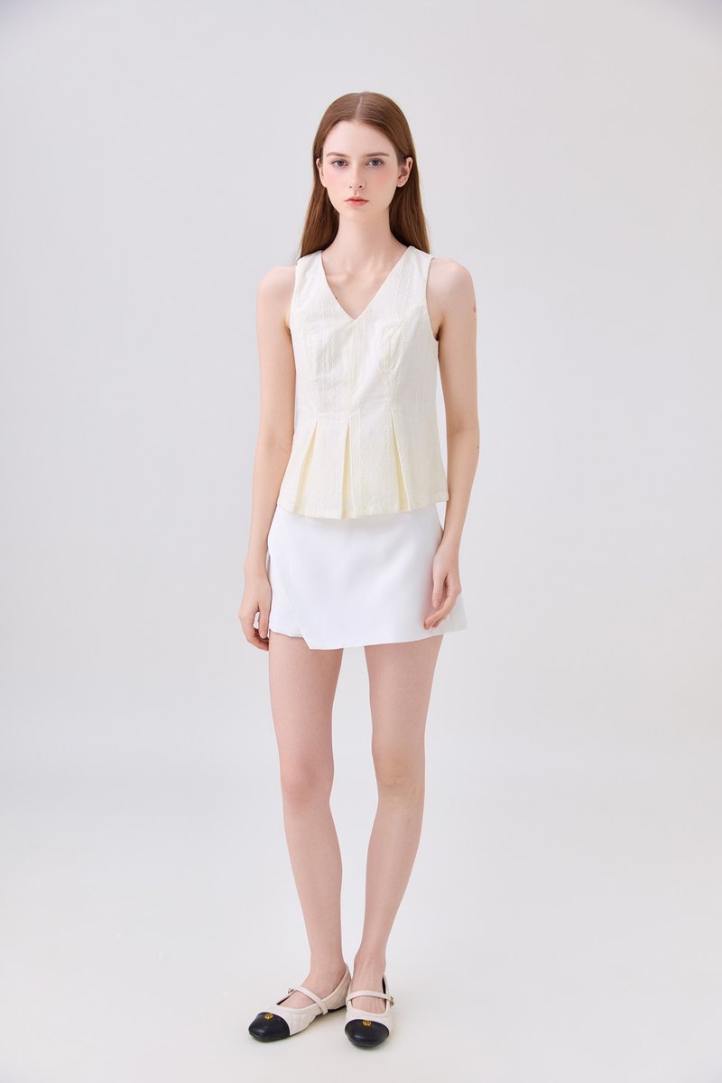 Leonette Eyelet Pleated Top In Cream