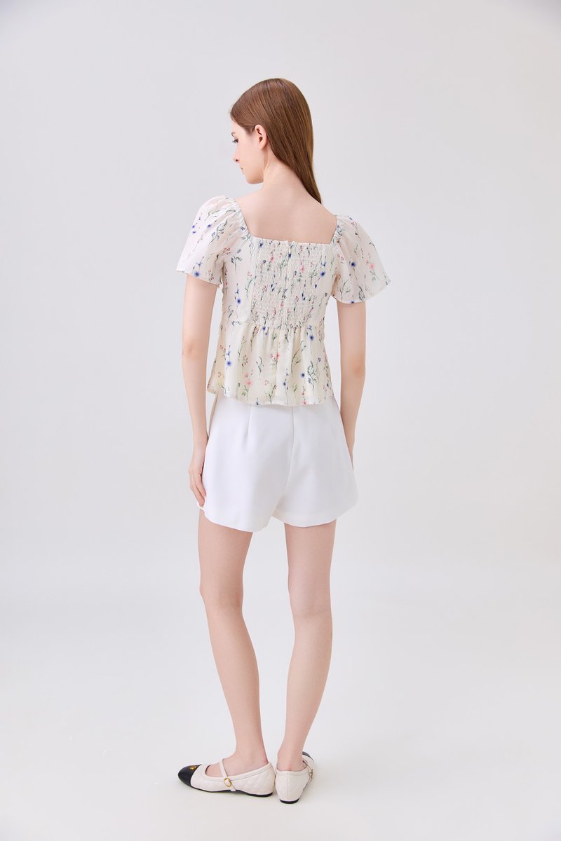Klarity Floral Ruched Top In Cream