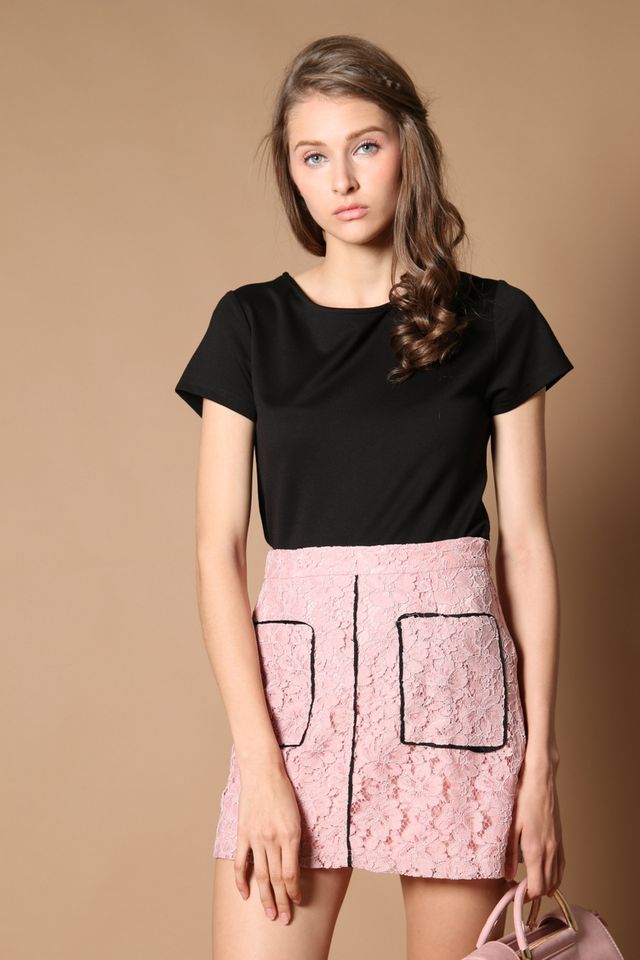 Quenny Contrast Lace Skirt in Pink (XS)