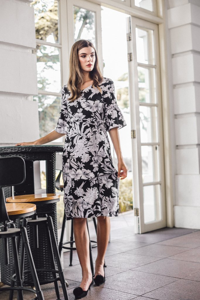Bronnen Floral Slit Midi Dress in Black (XS)