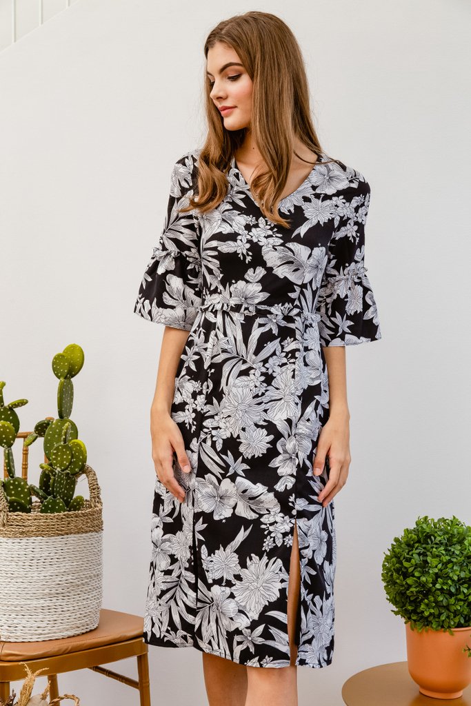 Bronnen Floral Slit Midi Dress in Black (XS)