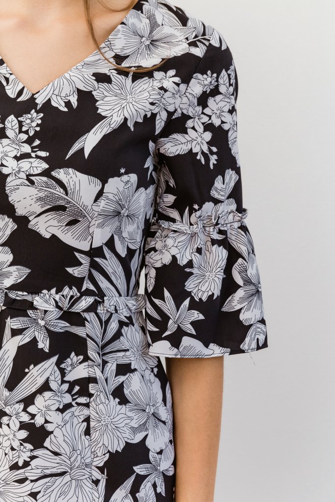 Bronnen Floral Slit Midi Dress in Black (XS)
