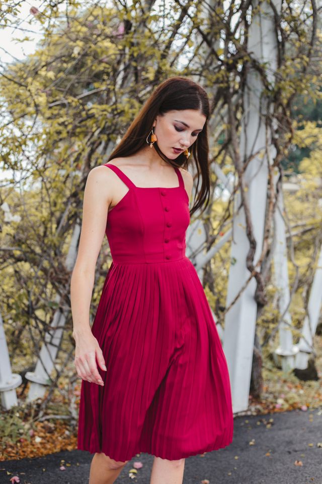 Mariota Pleated Midi Dress in Raspberry (L)