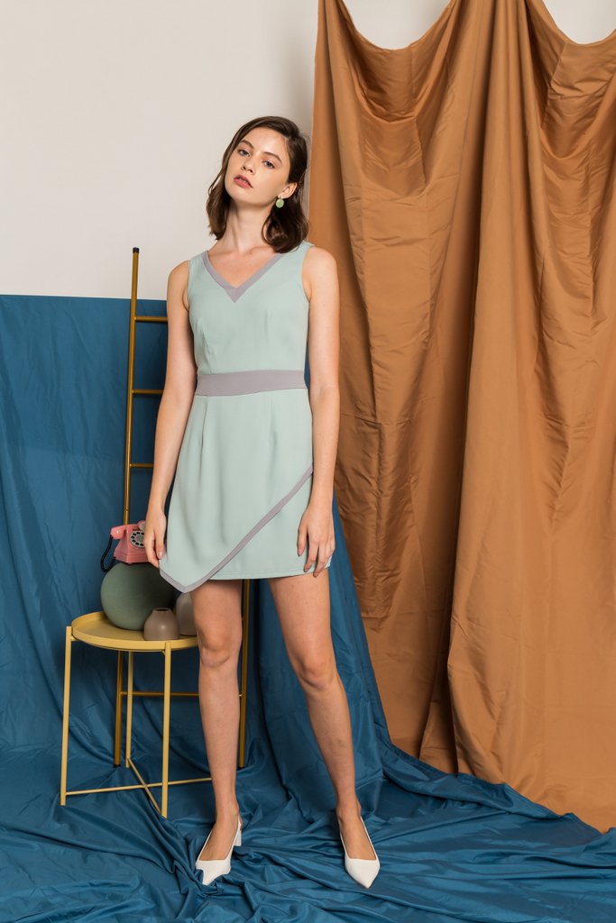 Marlowe Colourblock Overlay Dress in Mint (XS)