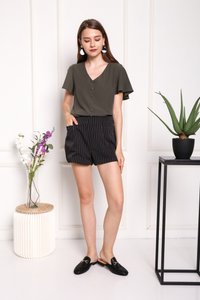 Veronique Striped Pocket Shorts in Black (XS)