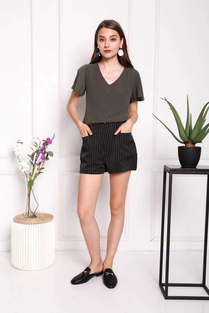 Veronique Striped Pocket Shorts in Black (XS)