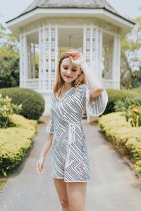 Nieve Printed Bell Sleeves Romper in White (XS)