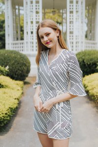 Nieve Printed Bell Sleeves Romper in White (XS)