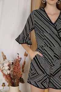 Nieve Printed Bell Sleeves Romper in Black (XS)