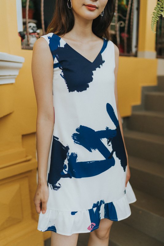 Valeria Abstract Dropwaist Dress in Navy (XS)