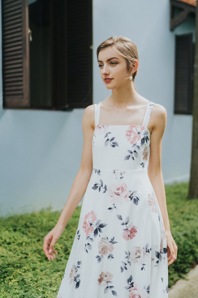 Jaquetta Floral Maxi Dress in White (L)