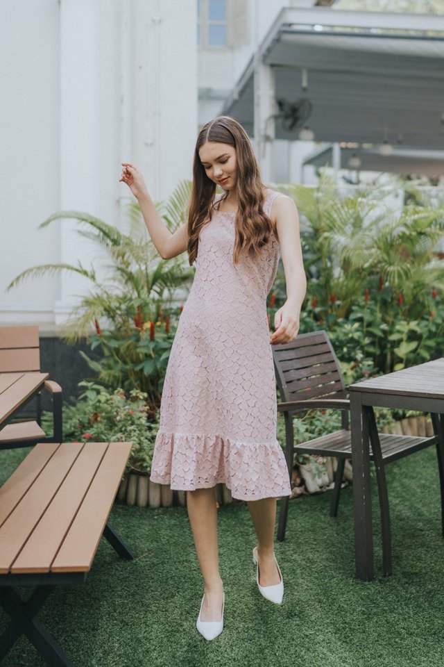 Agnes Hearts Lace Midi Dress in Pink (XS)