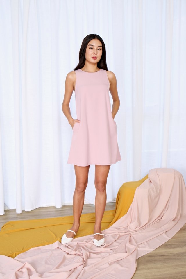 Beatrice Sleeveless Shift Dress in Pink (L)