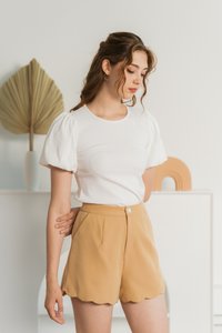 Fabiana Scallop Shorts in Caramel (XS)