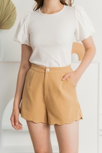 Fabiana Scallop Shorts in Caramel (XS)