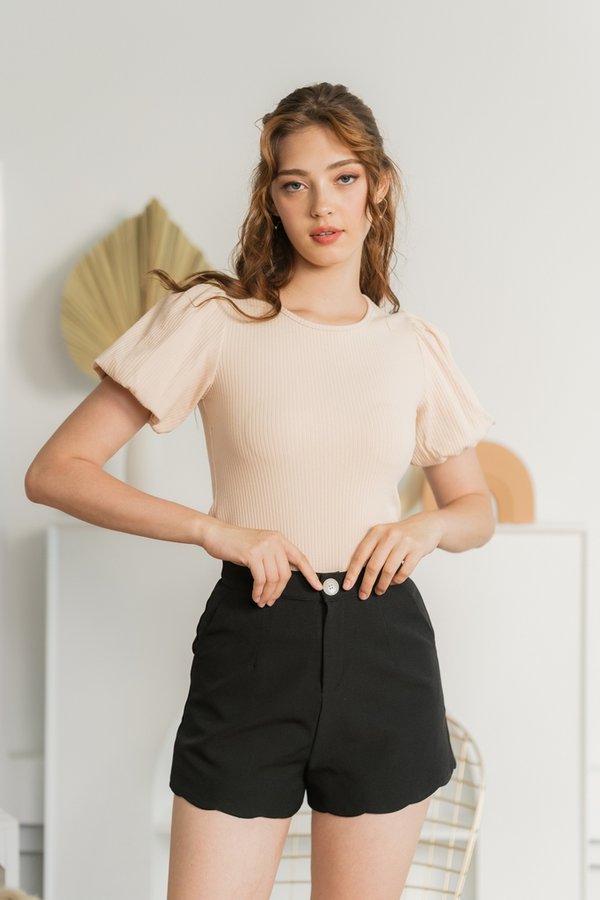 Fabiana Scallop Shorts in Black (XS)