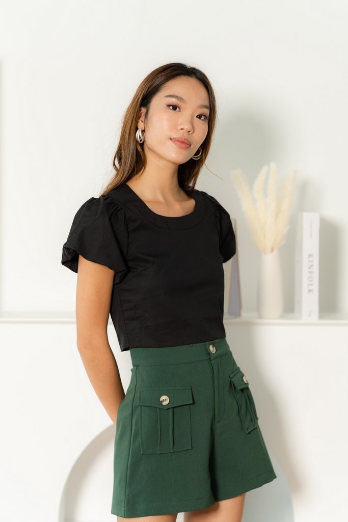 Alyvia Pocket Button High Waist Short in Forest (XS)