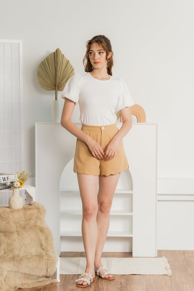 Fabiana Scallop Shorts in Caramel (XS)