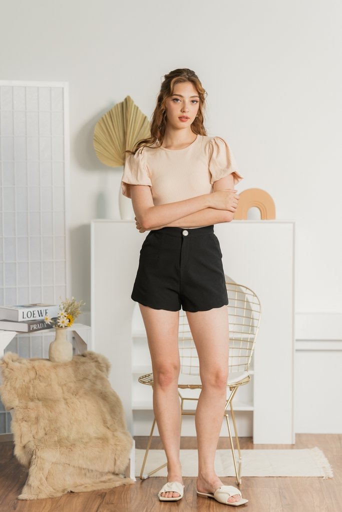 Fabiana Scallop Shorts in Black (XS)
