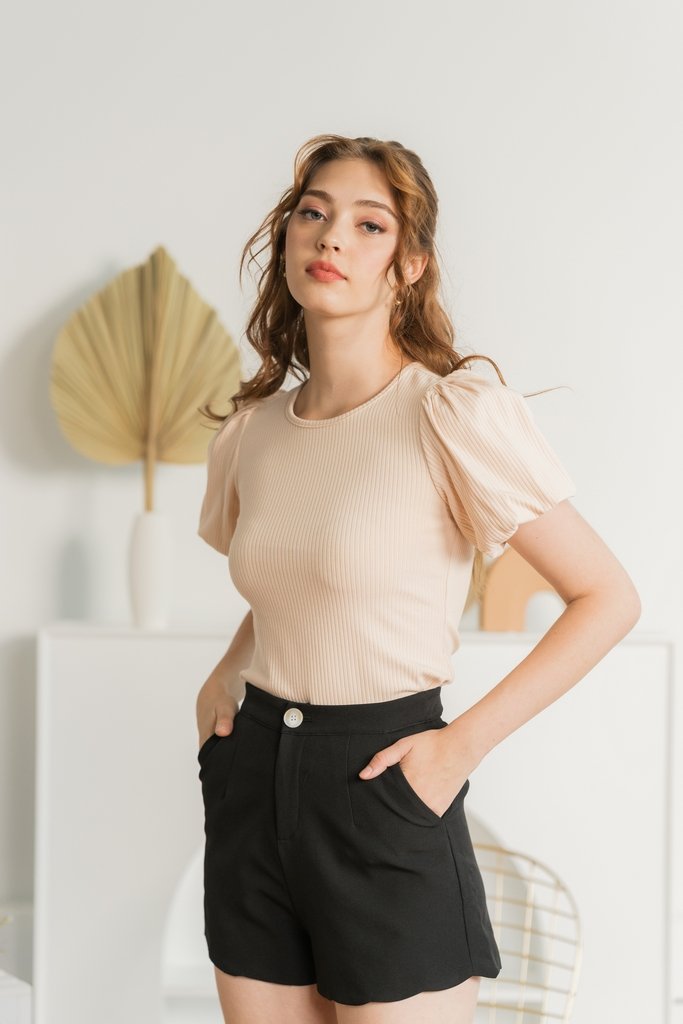 Fabiana Scallop Shorts in Black (XS)