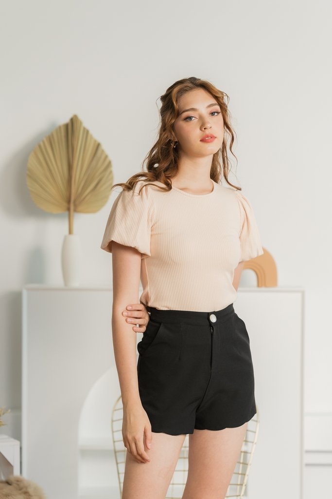 Fabiana Scallop Shorts in Black (XS)