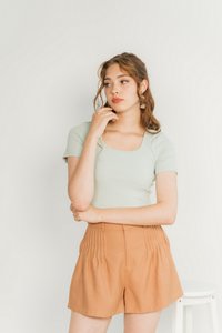 Freda Pleated High Waist Shorts in Caramel (XS)