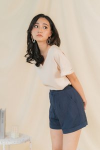 Korrie Embossed Textured Shorts in Navy (XS)