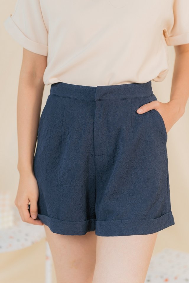 Korrie Embossed Textured Shorts in Navy (XS)
