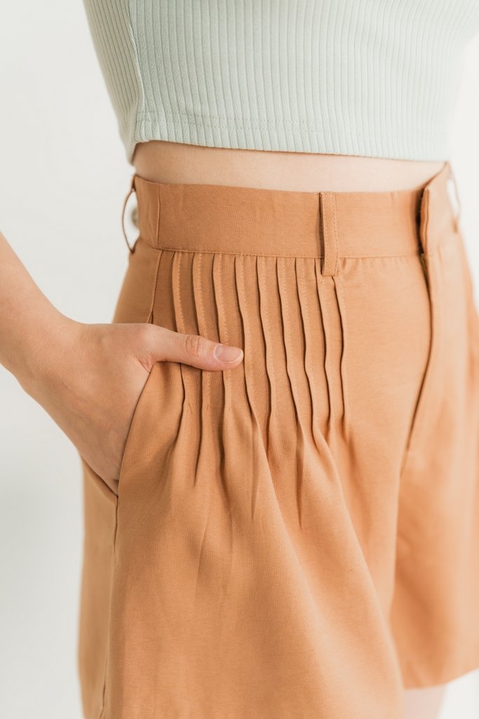 Freda Pleated High Waist Shorts in Caramel (XS)