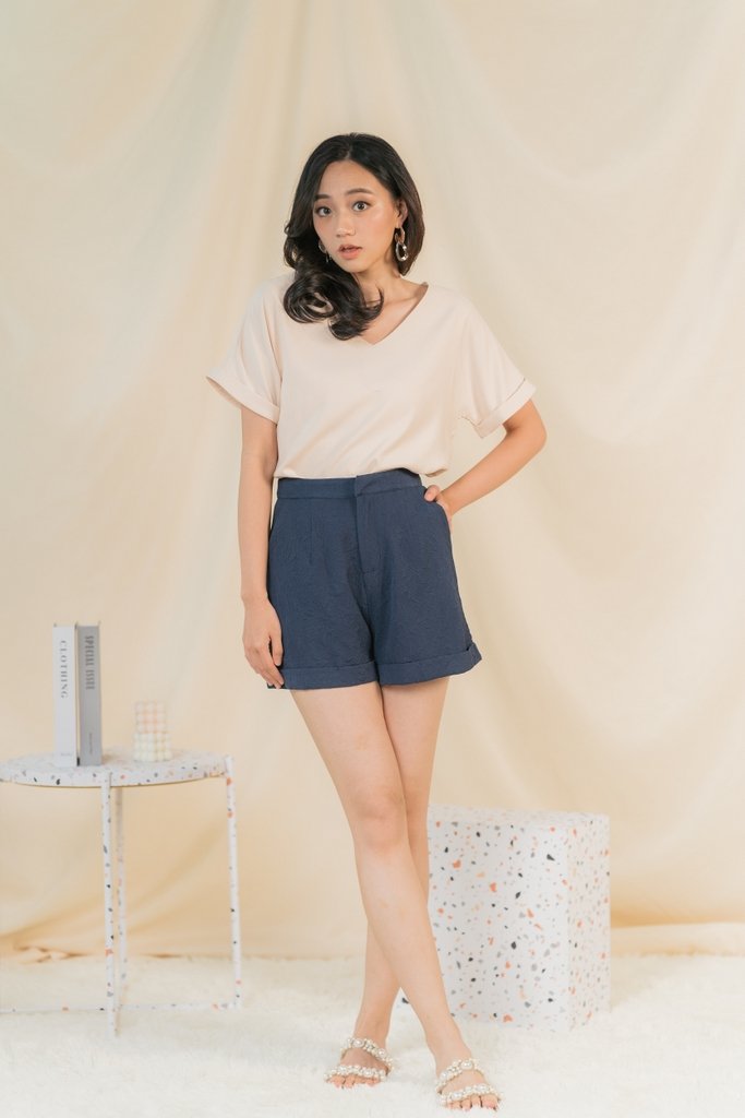 Korrie Embossed Textured Shorts in Navy (XS)