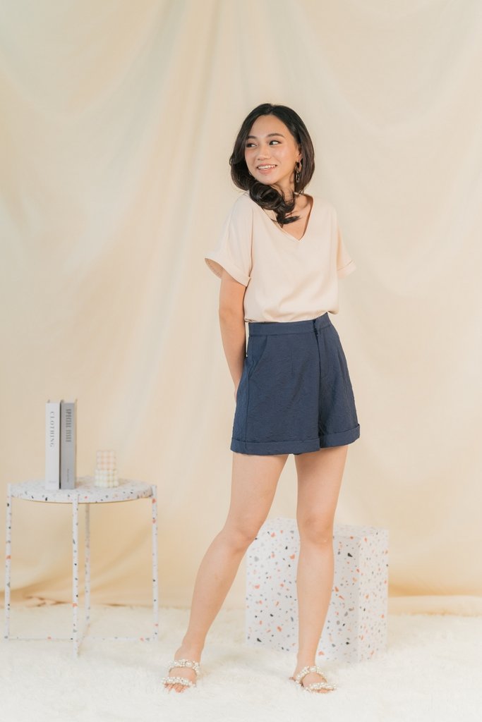 Korrie Embossed Textured Shorts in Navy (XS)
