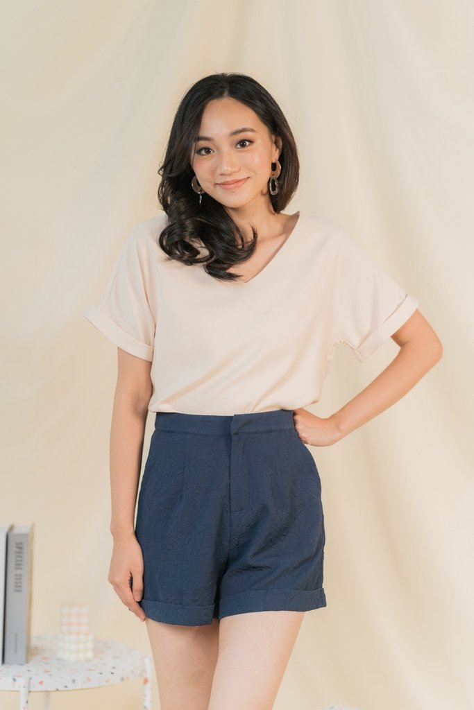 Korrie Embossed Textured Shorts in Navy (XS)