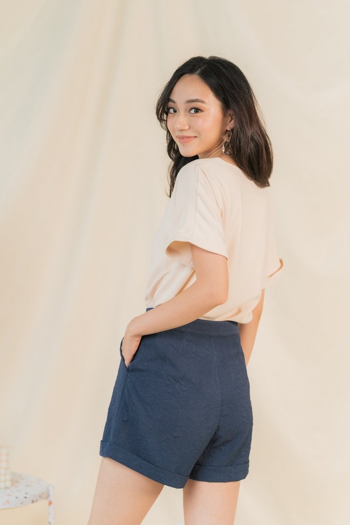 Korrie Embossed Textured Shorts in Navy (XS)