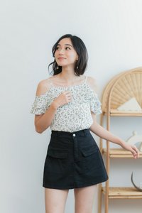 Zia Floral Ruffled Cold-Shoulder Top in White (XS)