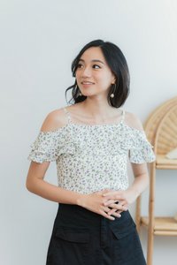 Zia Floral Ruffled Cold-Shoulder Top in White (XS)
